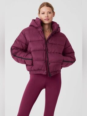 ALO Yoga Aspen Love Puffer Jacket in Wild Berry Purple Red Size Small W4433R